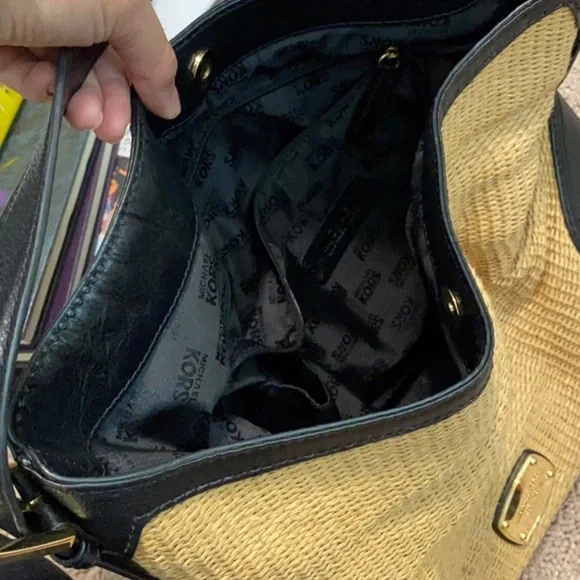 Michael Kors , soft leather, woven shoulder bag. - Picture 3 of 14